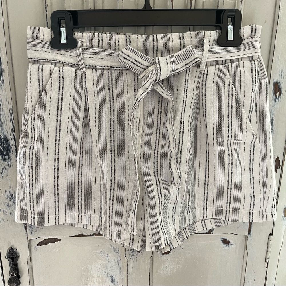 Ci Sono White Blue Stipe Shorts Size Medium